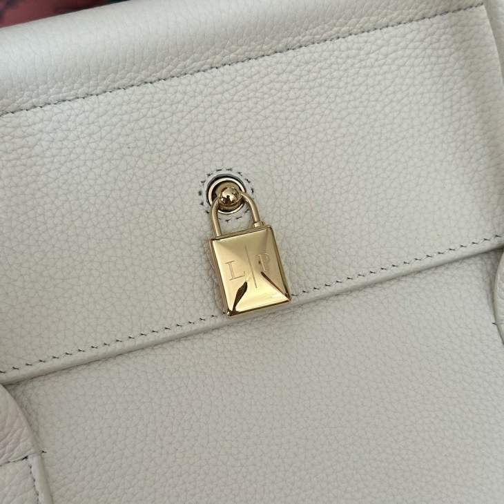 Picture of Loro Piana Handbags _SKUfw173056135fw